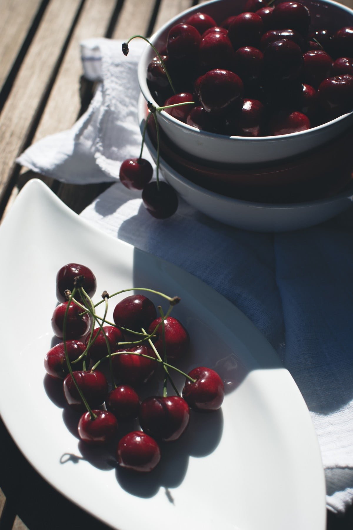 cherries close up fresh fruit outside red summer 1606766