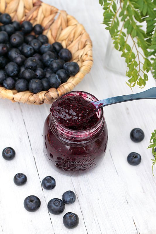 Bountiful Blueberries: 5 Blueberry Recipes For Your Summer Harvest 6 nosolodulces tarta queso sin azucar lactosa arandanos chia 4